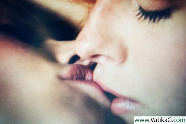 Girl kiss lesbians love