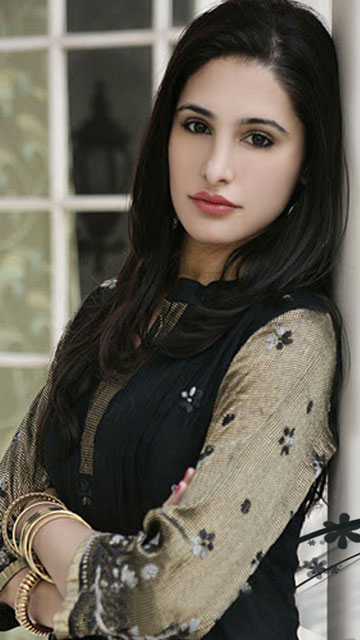 Nargis fakhri sweet look