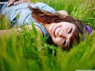 Girl in the grass wallpaper