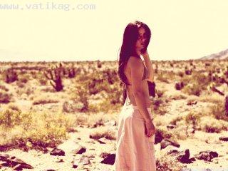 Girl on the desert wallpaper