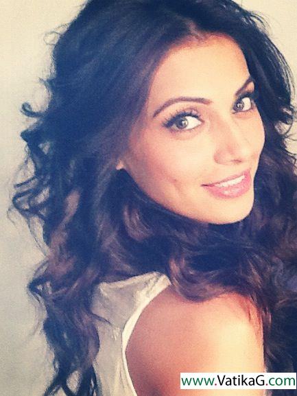 Bipasha basu eyes