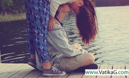 Kissing couple 1