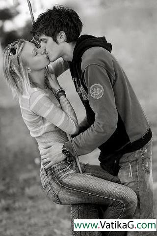 Romantic kissing couple 