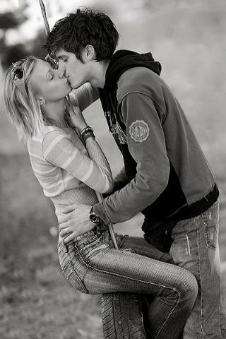 Iphone Free Wallpapers on Download Romantic Kiss Couple   Love Wallpapers For Mobile Cell Phone