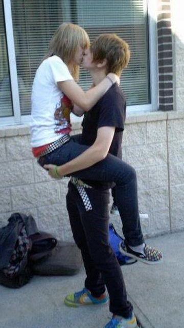 Emo couple kiss